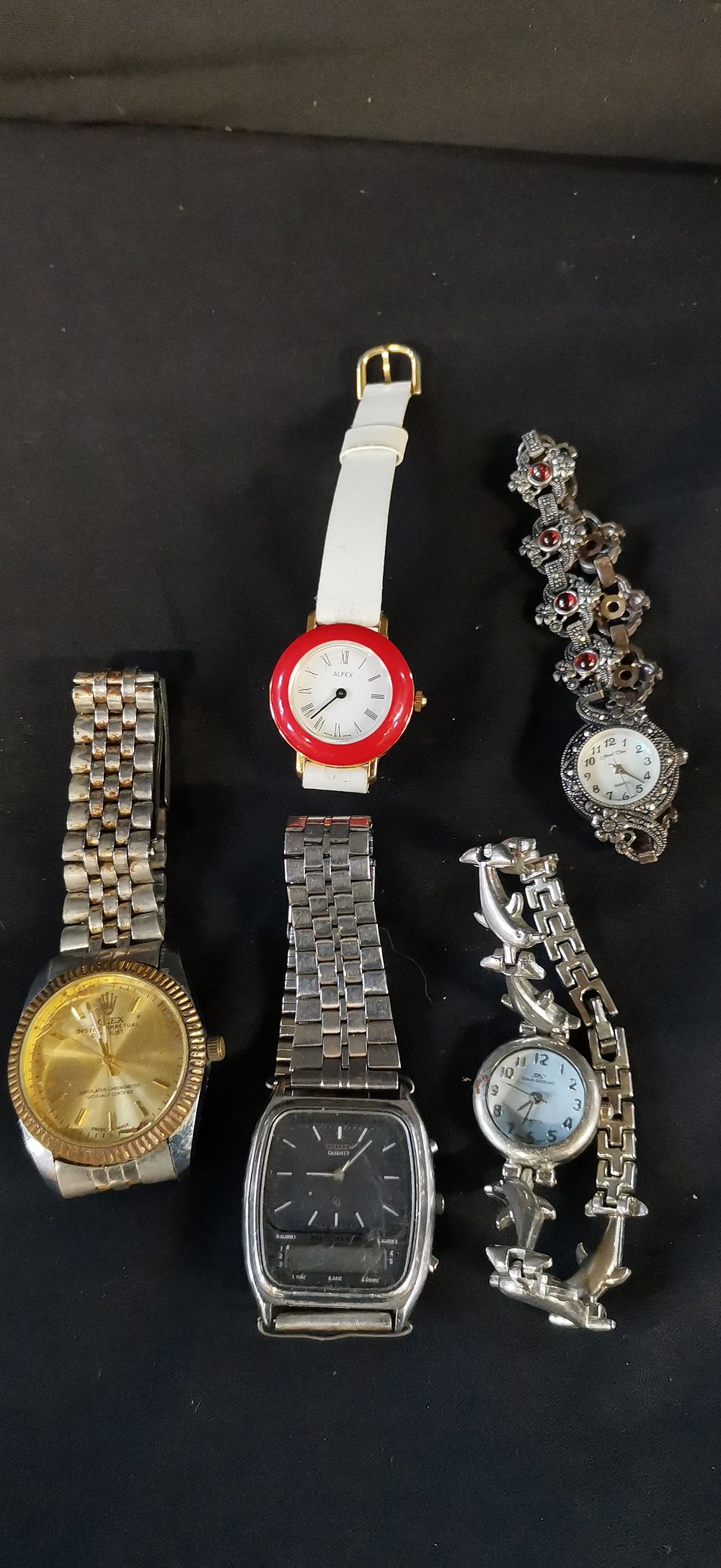 Lot 302: A Collection of Assorted Men's and Women's Wristwatches