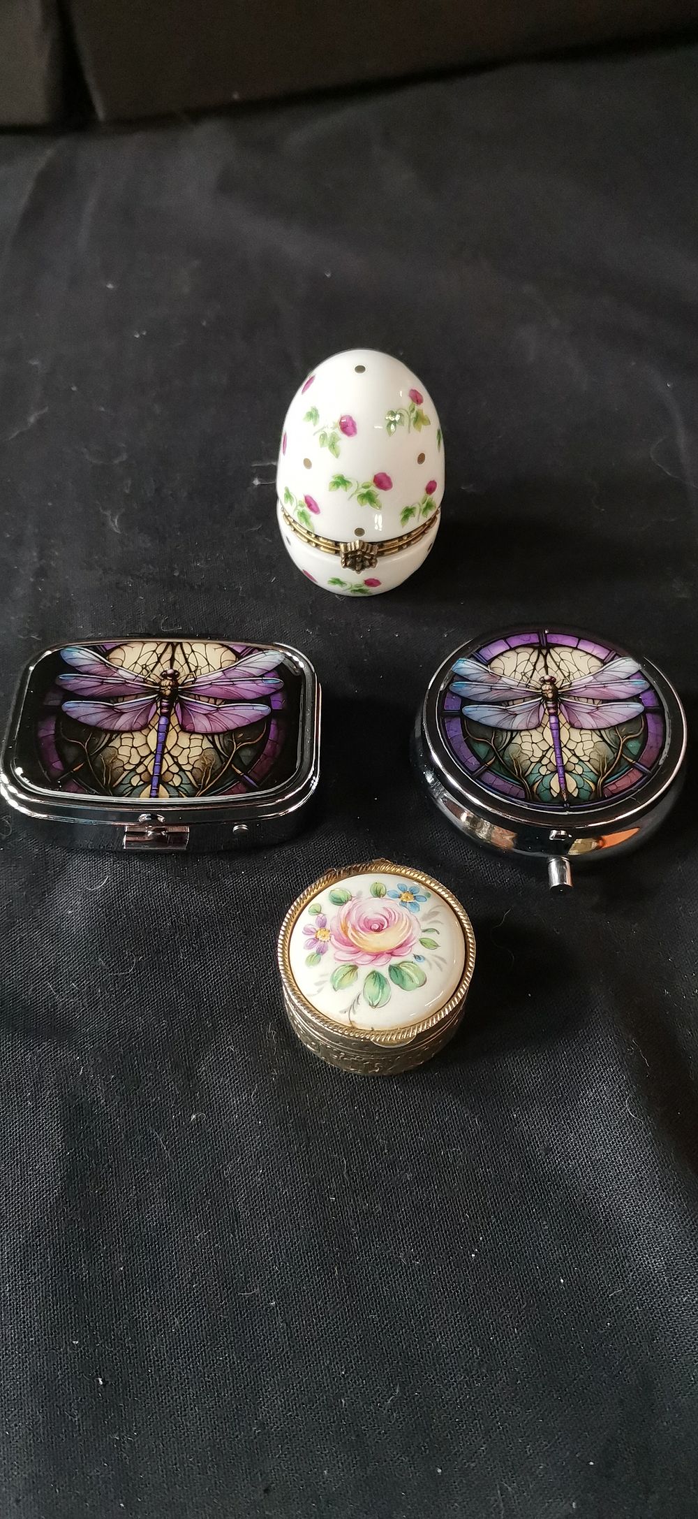 Lot 318: A Collection of Three Decorative Porcelain and Metal Pillboxes and a Trinket Egg