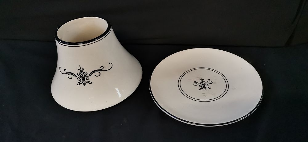Lot 341: A Pair of Yankee Candle Hotel Ceramic Accessories