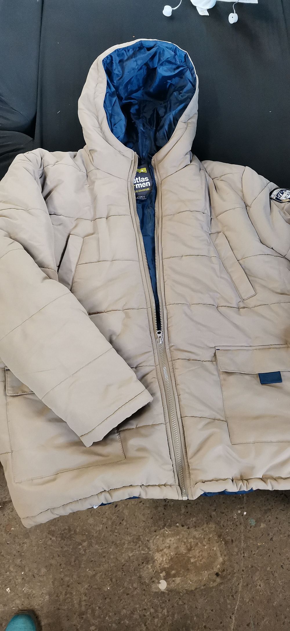 Lot 395: Atlas For Men Taupe Multipocket Hooded Parka Size UK XL
