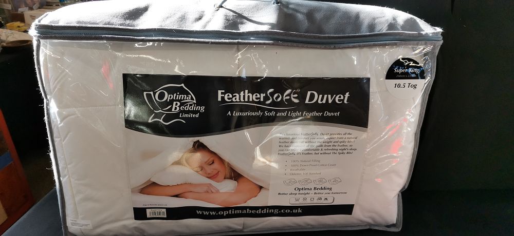 Lot 169: Optima Bedding FeatherSoft Super King 10.5 Tog Duvet