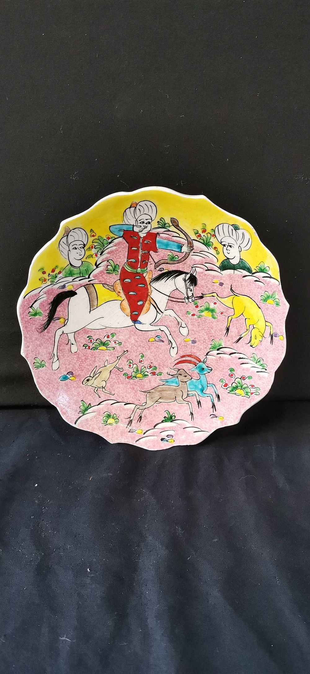 Lot 199: Hand Painted Kutahya Turkish Pottery Hunting Scene Plate