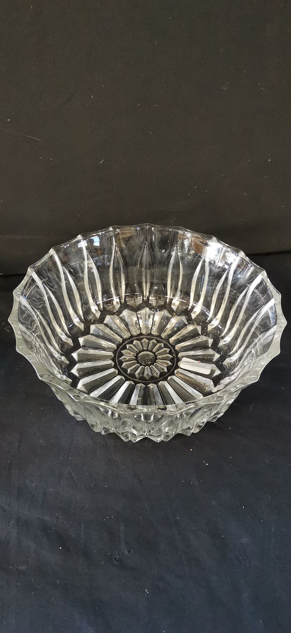 Lot 204: Scalloped Clear Glass Bowl with Sunburst Pattern Base