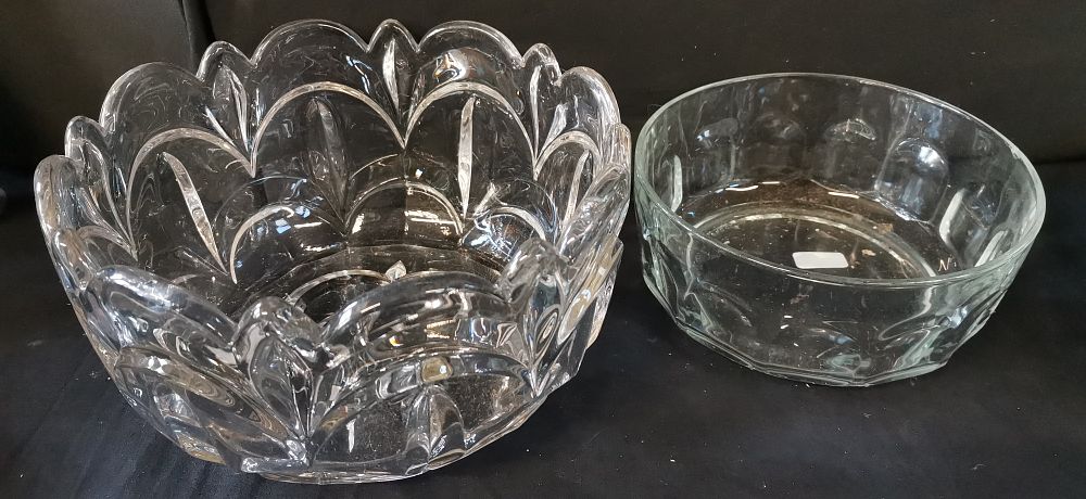 Lot 209: Two clear glass bowls including Marquis by Waterford crystal