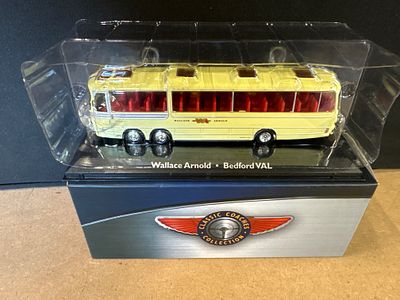 Atlas Wallace Arnold Bedford VAL Classic Coaches Collection Model. A cream-coloured Atlas 