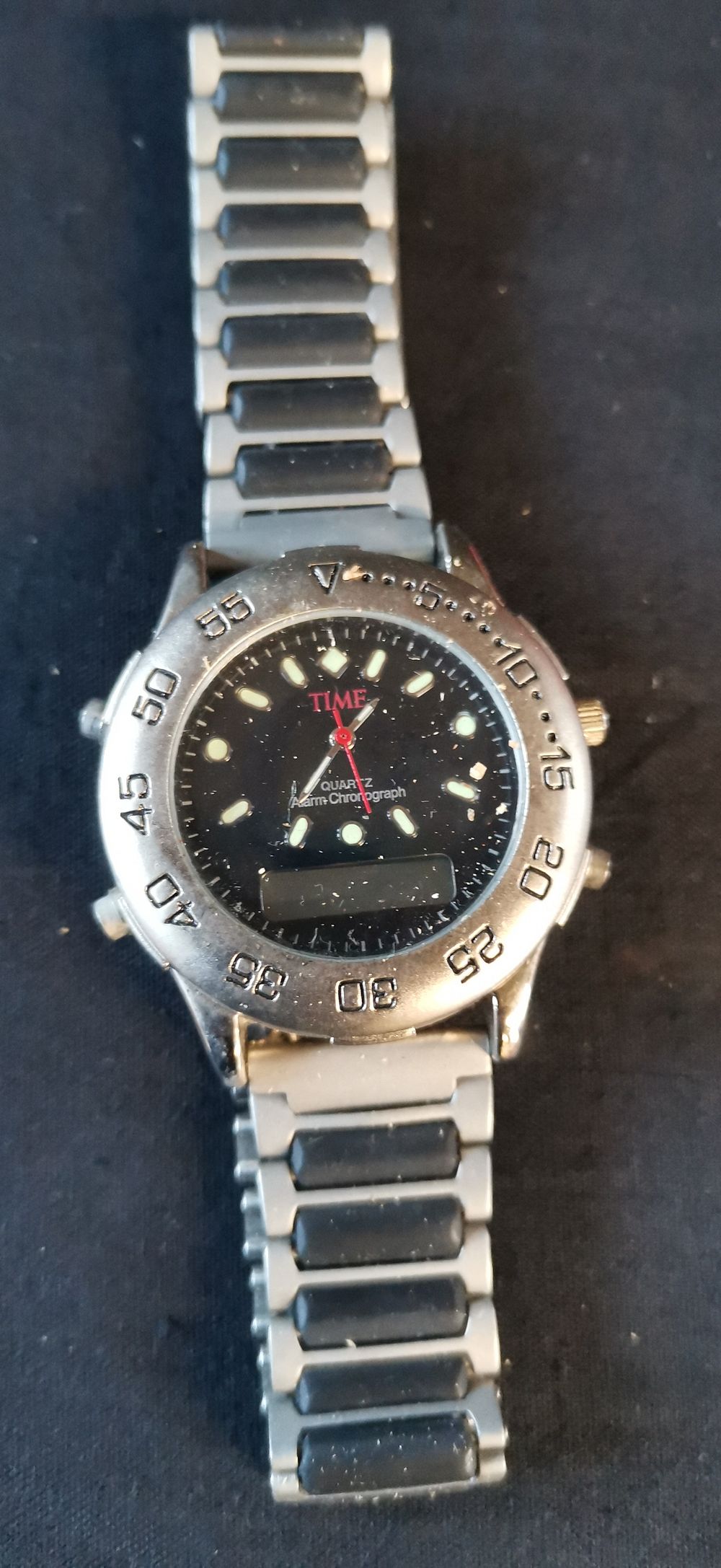 Lot 250: Time Quartz Alarm-Chronograph Wristwatch