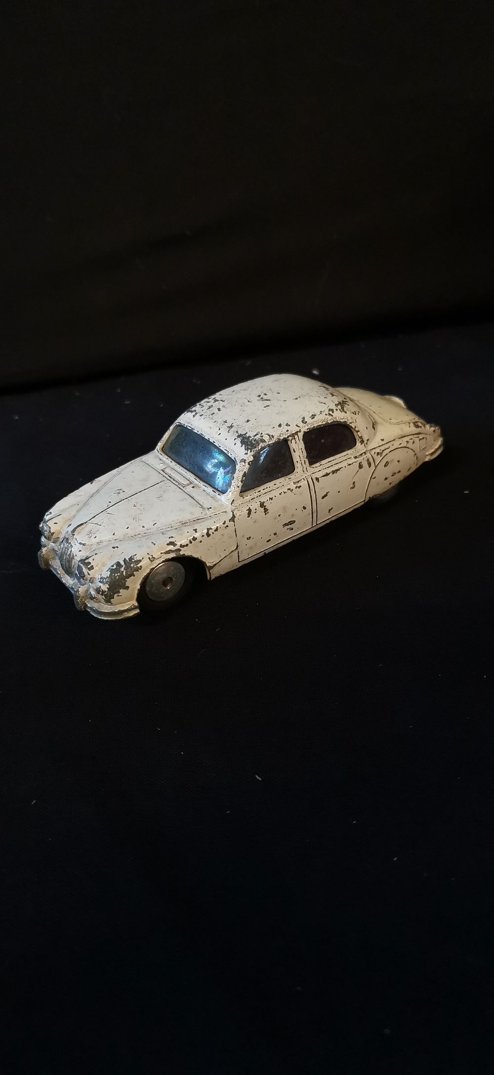 Lot 264: Corgi Toys Jaguar 2.4 Litre Saloon Die-Cast Model Car