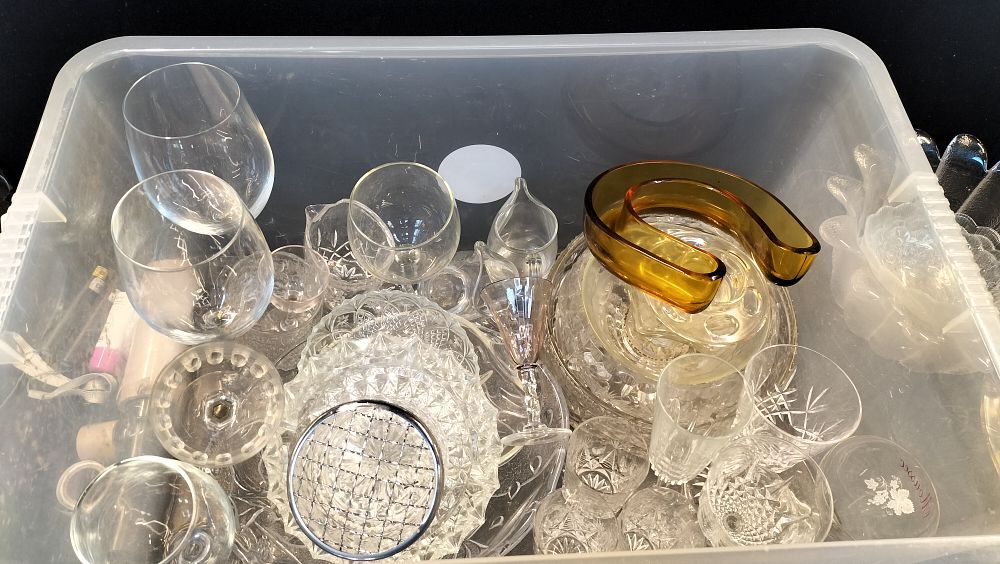 Lot 278: A Collection of Assorted Glass and Crystal Tableware