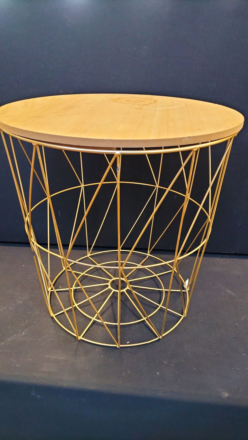 Lot 281: Round Wire Basket Side Table with Removable Wood Top