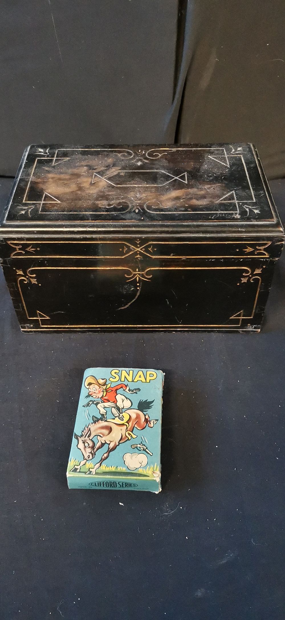 Lot 290: A Collection of Vintage Games Including Dominoes and Snap Cards