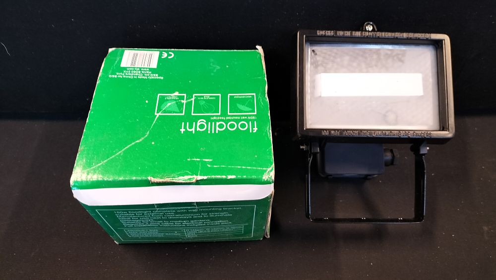 Lot 294: Everspring LH755 150W Halogen Floodlight with Original Box