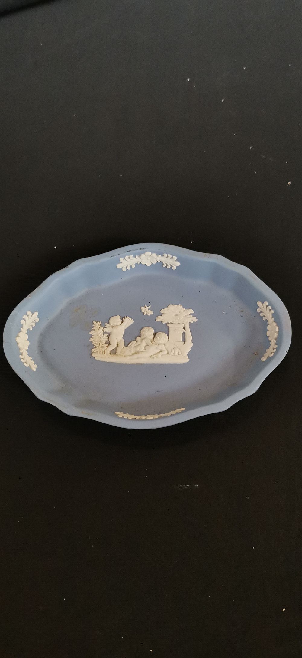 Lot 419: Two items including a Wedgwood dish and embroidered hat
