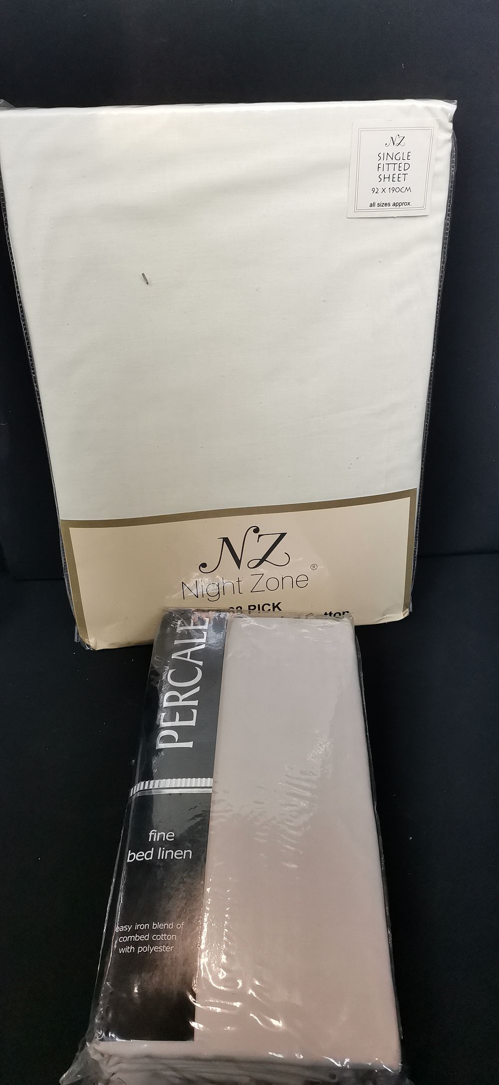 Lot 447: Two Single Fitted Bed Sheets in Ivory and Lemon