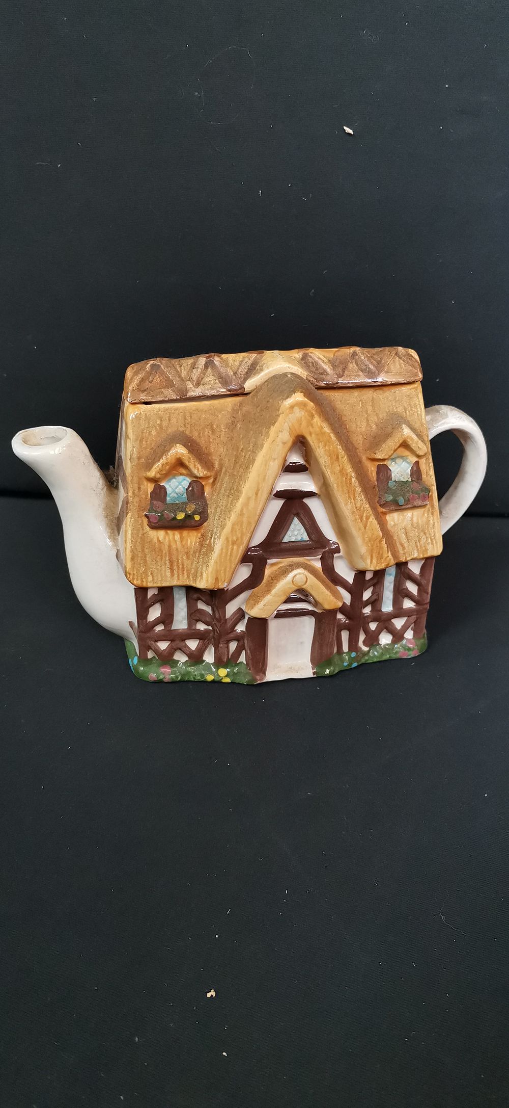 Lot 485: Ceramic Tudor Style Cottage Novelty Teapot