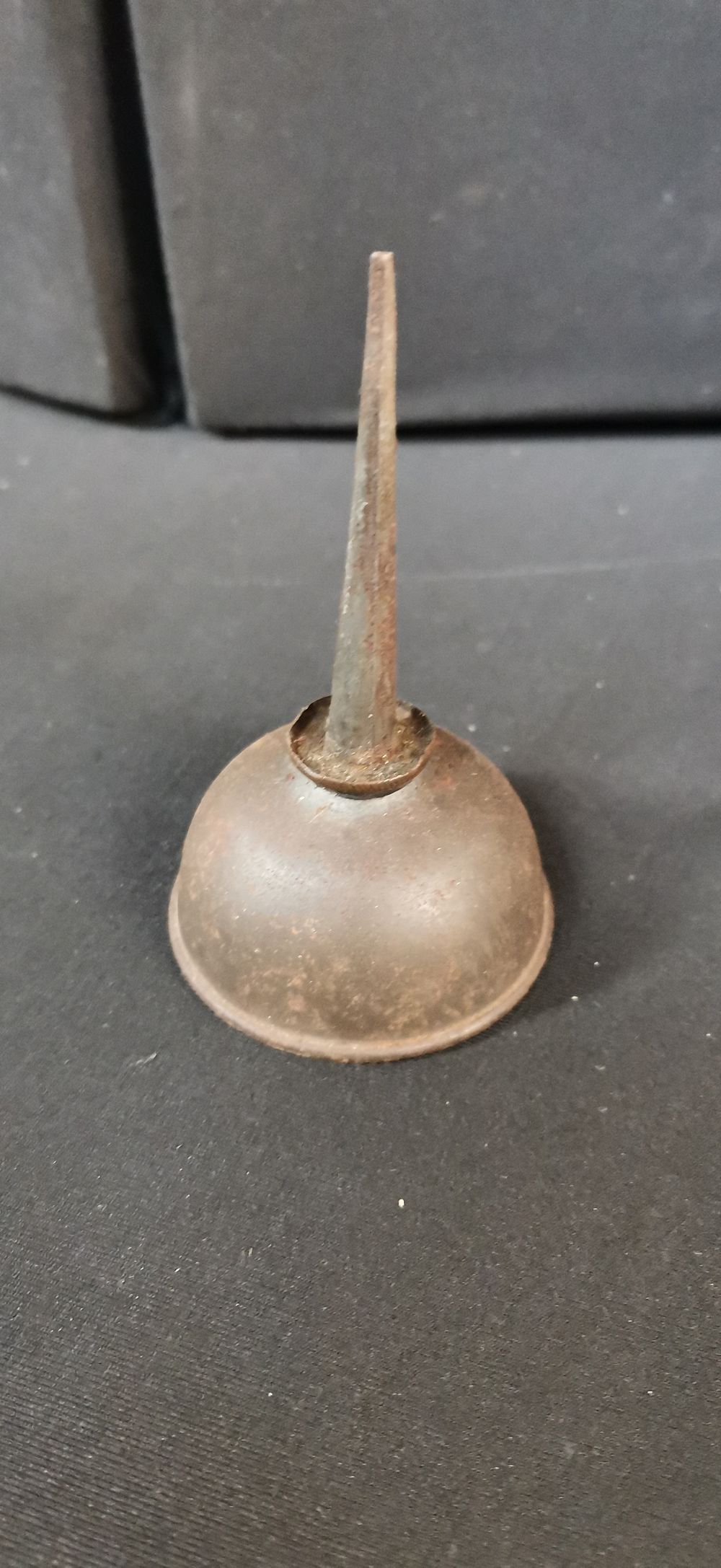 Lot 498: Vintage Dome Shaped Metal Thumb Pump Oiler