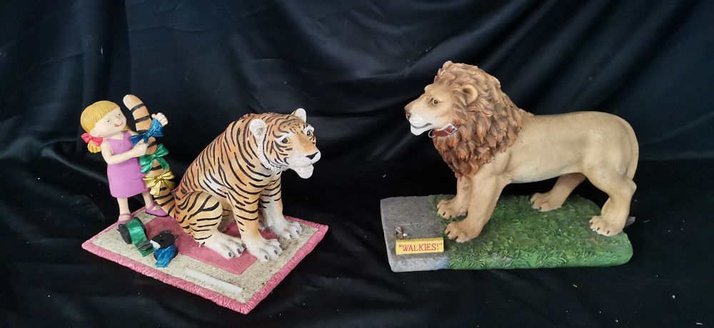 Lot 232: Two decorative tiger and lion figurines