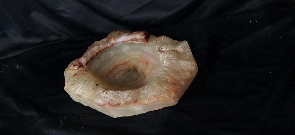 Lot 290: Carved Translucent Stone Ashtray with Reddish Brown Banding