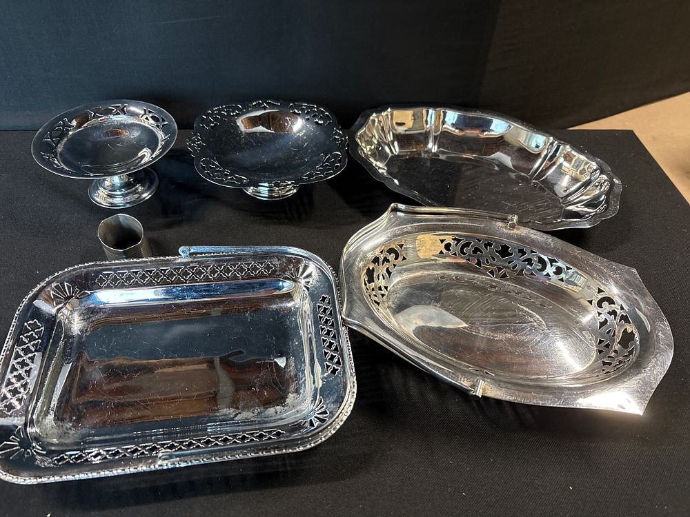 Lot 154: A Selection of Vintage Chrome Plated Tableware and Serving Pieces