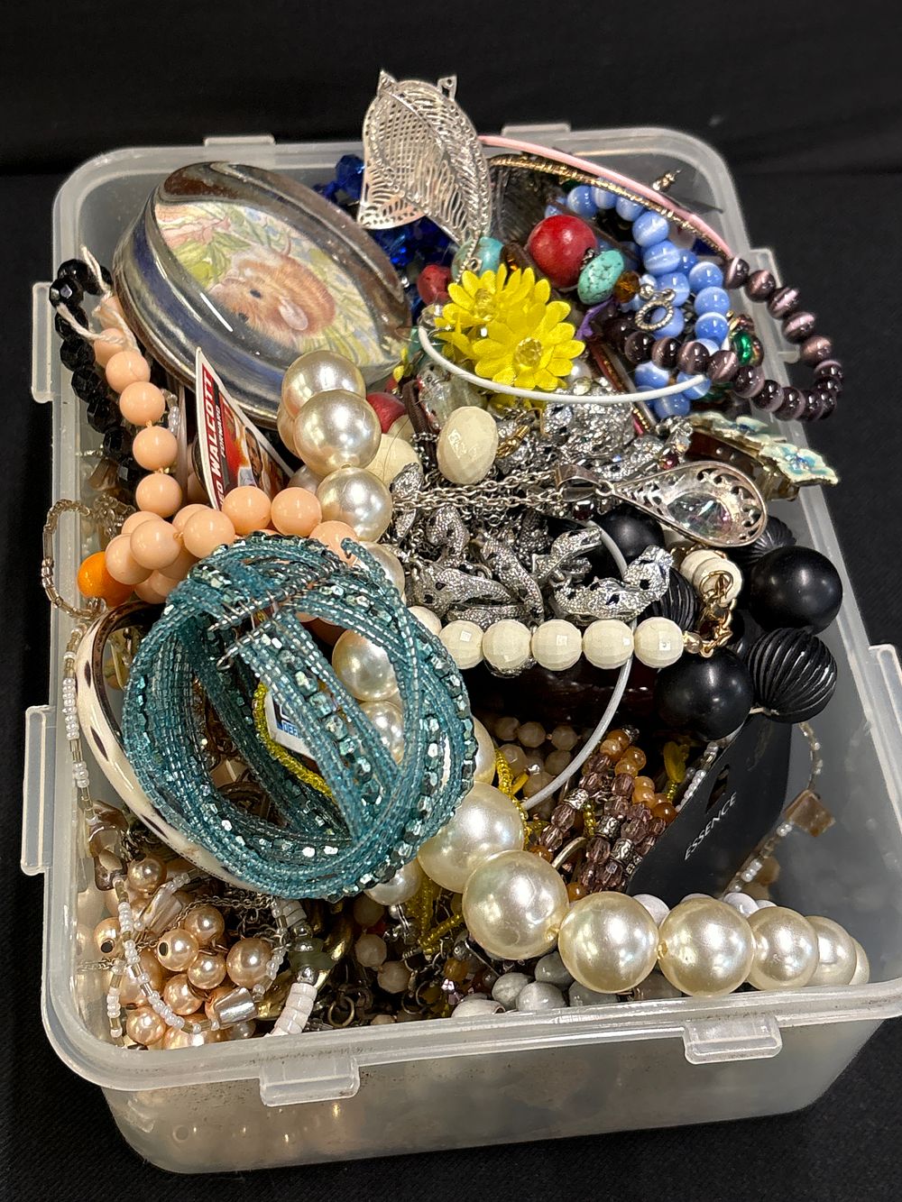 Lot 195: A large selection of unchecked costume jewellery, vintage to modern