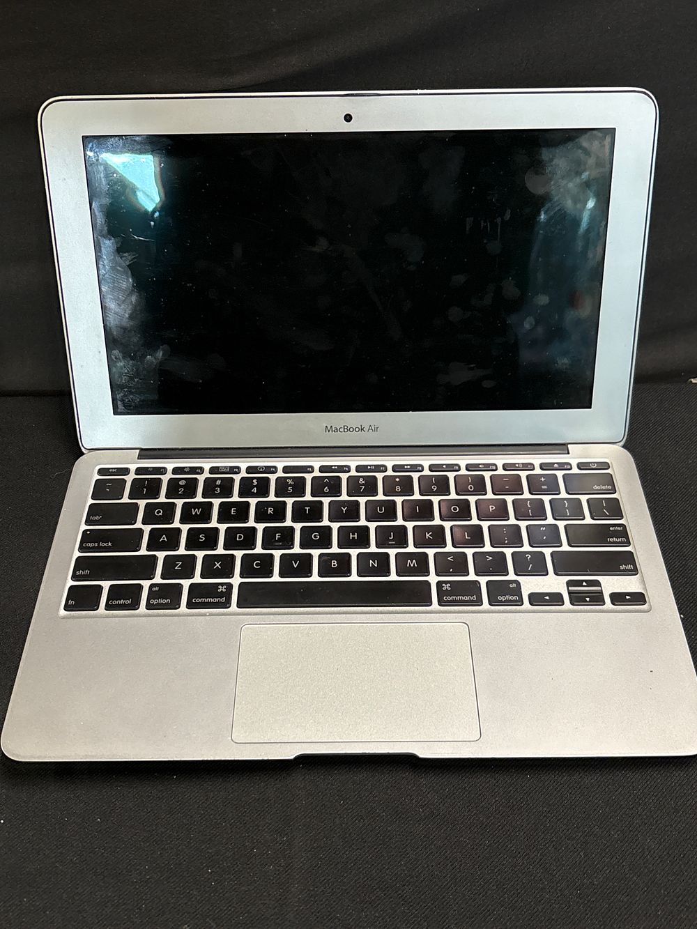 Lot 196: Apple MacBook Air, 13-inch Display, Silver, Unchecked with No Charger