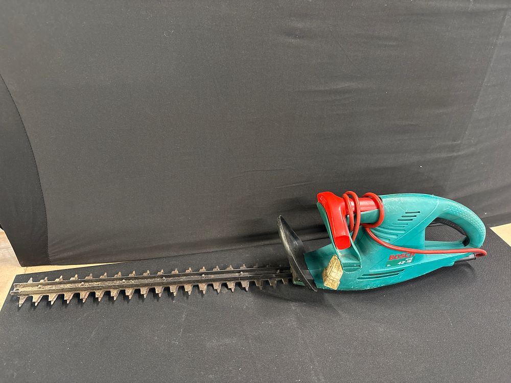 Lot 204: Bosch AHS 42-16 Electric Hedge Trimmer, 420mm Blade, 2007