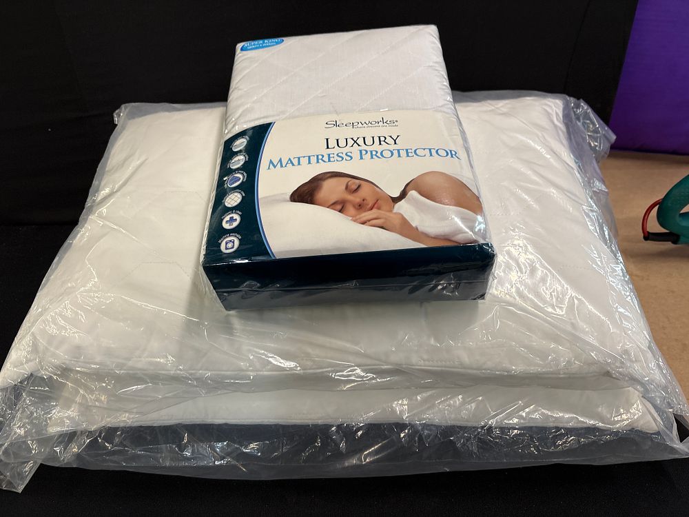 Lot 205: Sleepworks Super King Luxury Mattress Protector and a Pair of New Quilted Bedding Pillows