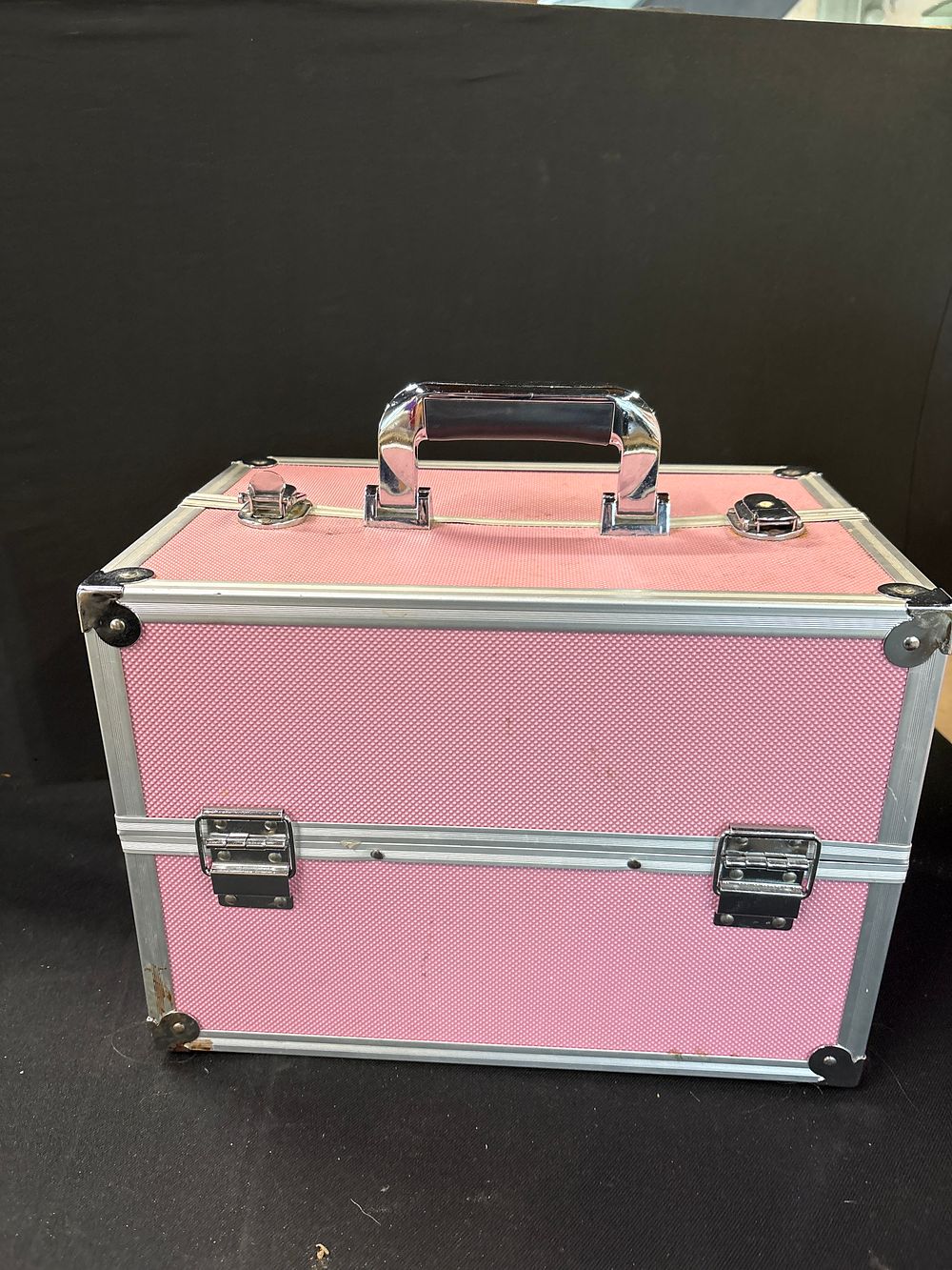 Lot 220: A Professional Style Pink Metal Vanity Train Case