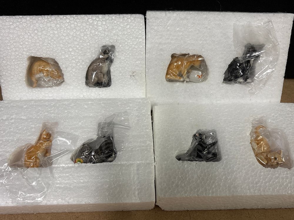 Lot 261: Roman Inc., Miniature Cat Figurines