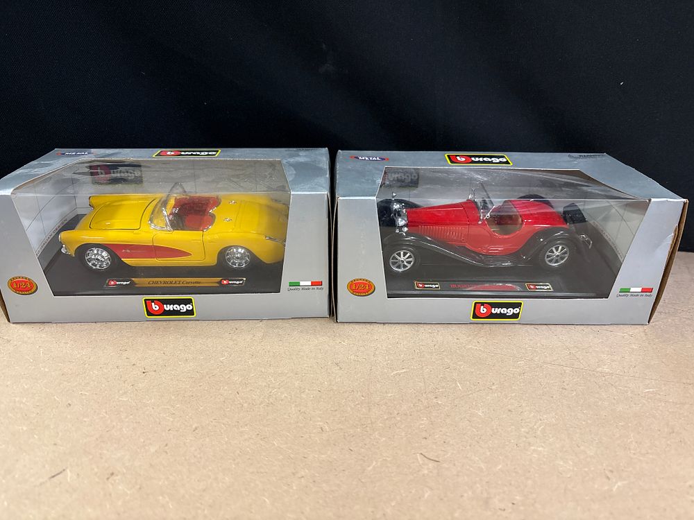 Lot 274: A Pair of Bburago 1/24 Scale Metal Model Cars, Chevrolet Corvette and 1932 Bugatti Type 55.