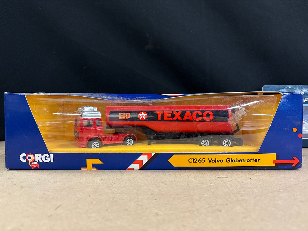 Lot 278: Corgi C1265 Volvo Globetrotter Articulated Texaco Fuel Tanker, Circa 1990