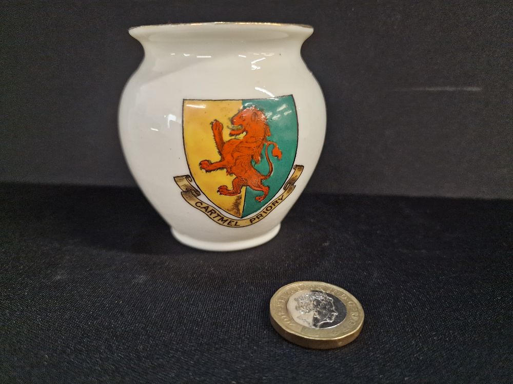 Lot 366: WH Goss Miniature Vase, Late Victorian/Edwardian, Cartmel Priory Crest