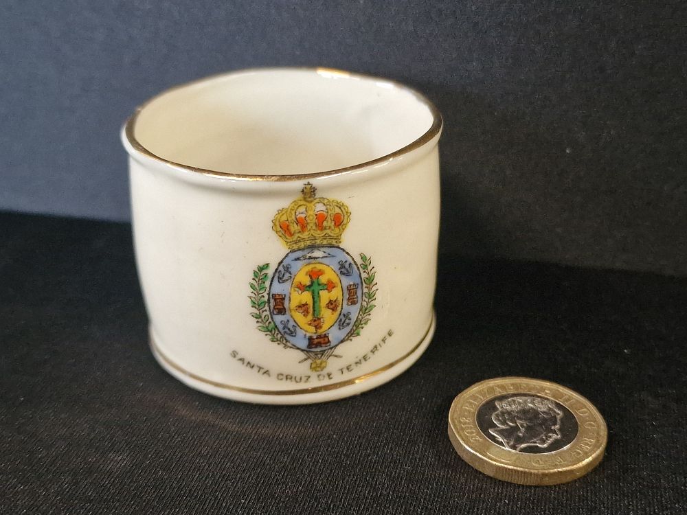 Lot 385: WH Goss Porcelain Napkin Ring, Early 20th Century, Santa Cruz de Tenerife Crest