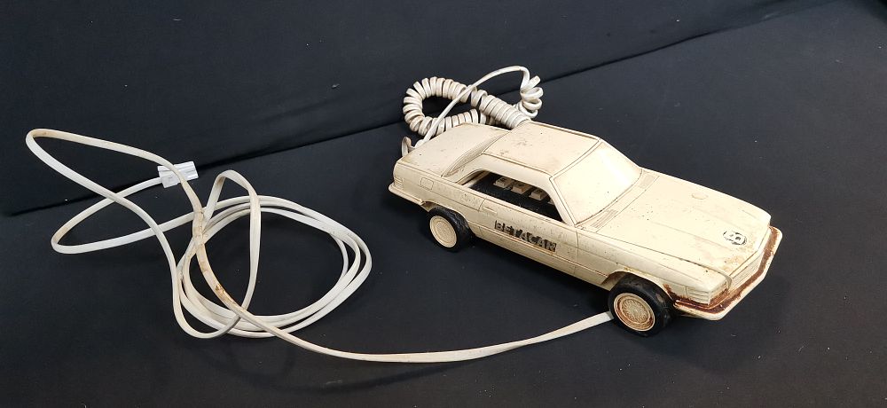 Lot 201: Betacom Betacar Mercedes Style Novelty Car Telephone Model CP/1