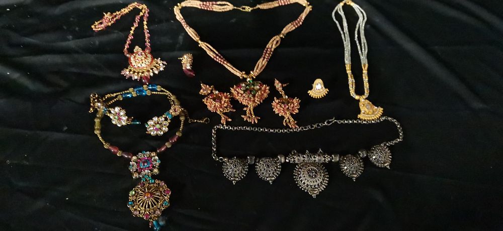 Lot 162: A Collection of Ethnic Style Costume Jewellery
