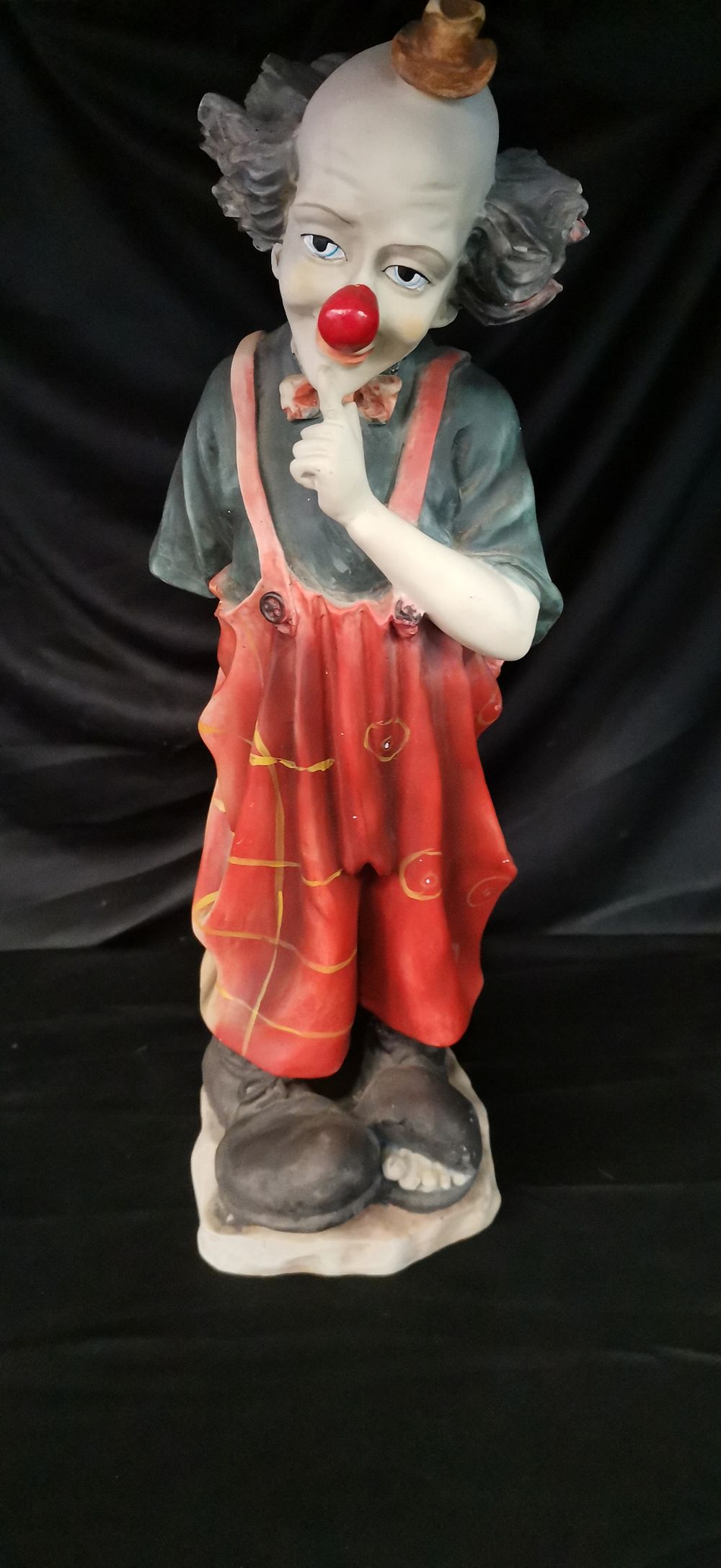 Lot 174: Large Resin Circus Clown Figurine Holding Flowers