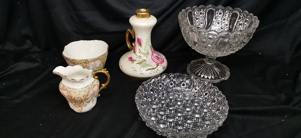 Lot 190: A Collection of Decorative Glassware and Aynsley Porcelain
