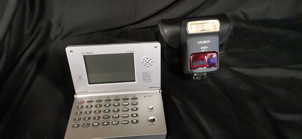 Lot 204: Two electronic items including an HC-8000R data bank and Minolta flash