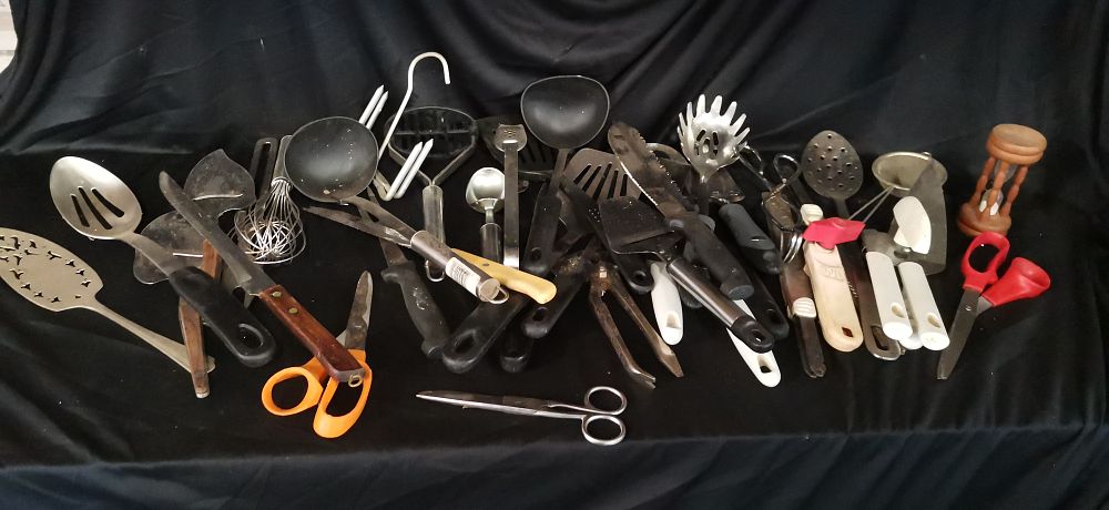 Lot 219: A Collection of Miscellaneous Kitchen Utensils and Hand Tools