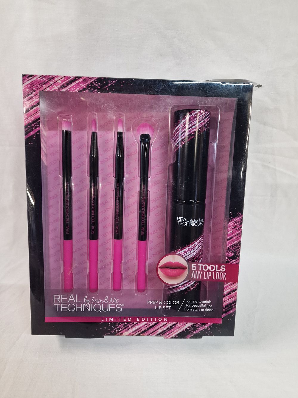Lot 399: Real Techniques 5 Tool Prep & Colour Lip Set