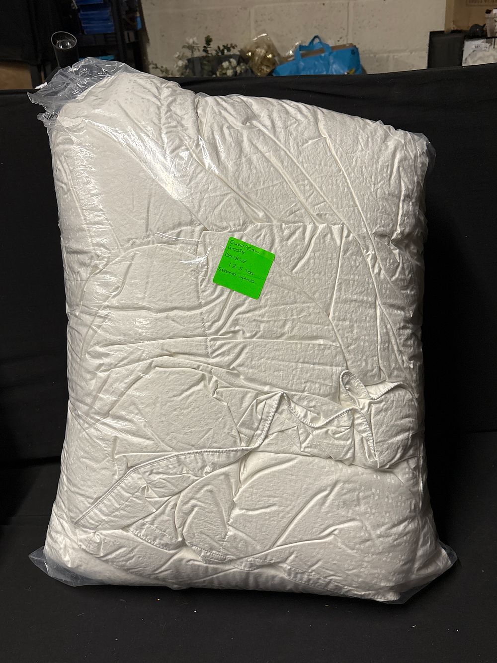 Lot 166: European Goose Down Double Duvet, 13.5 Tog
