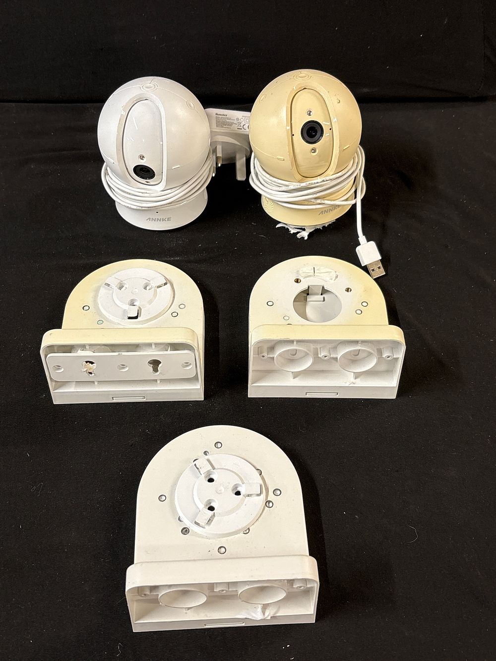 Lot 181: A Pair of Annke Pan-Tilt WiFi Security Cameras with Mounting Accessories