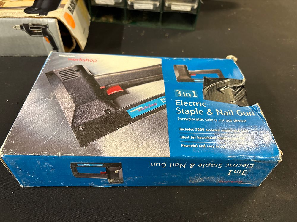 Lot 193: Woolworths Workshop 3 in 1 Electric Staple and Nail Gun Electronic Stapler Untested
