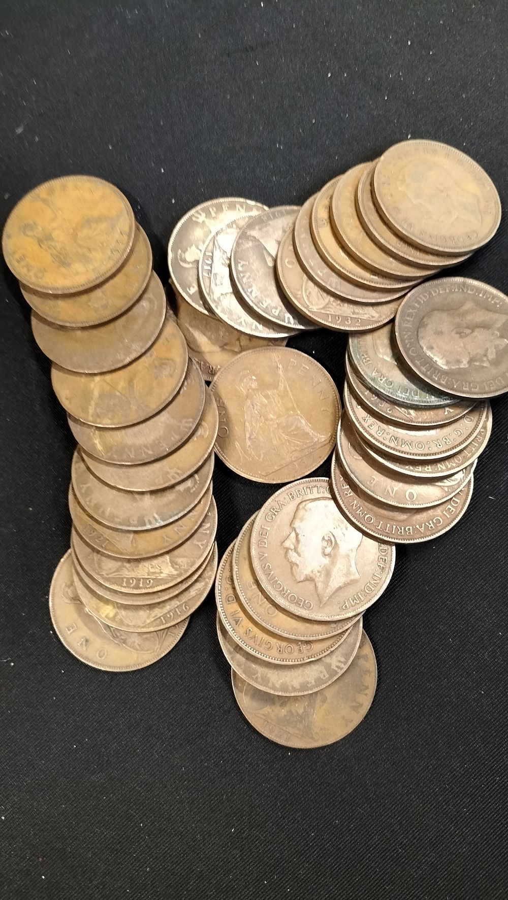 Lot 410: 30 British King George V One Penny Coins 1916-1932