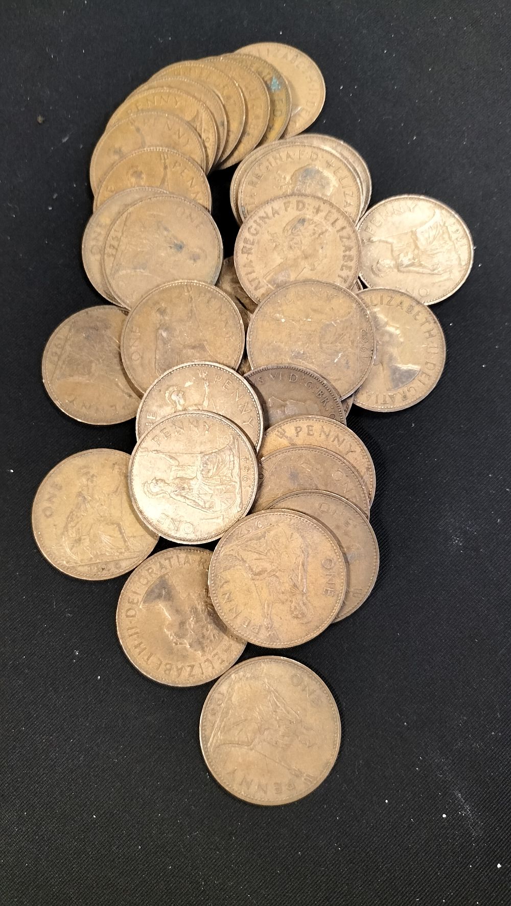 Lot 413: 30 Queen Elizabeth II One Penny British Bronze Coins