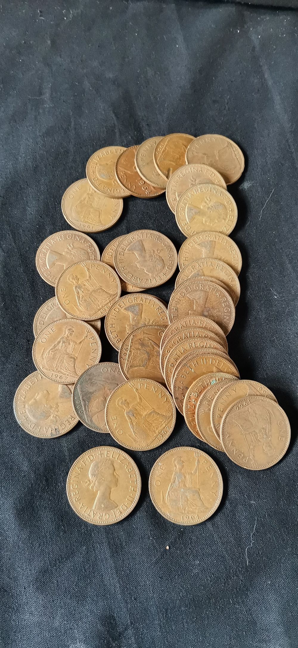Lot 448: A Collection of Great Britain Elizabeth II Bronze Pennies