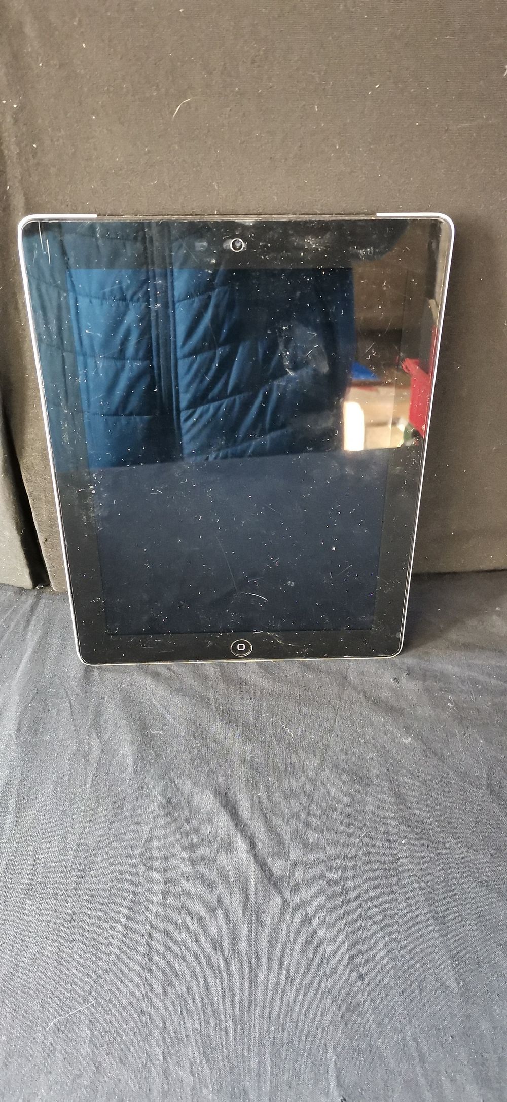 Lot 454: Apple iPad Tablet Model A1460 Spares or Repair