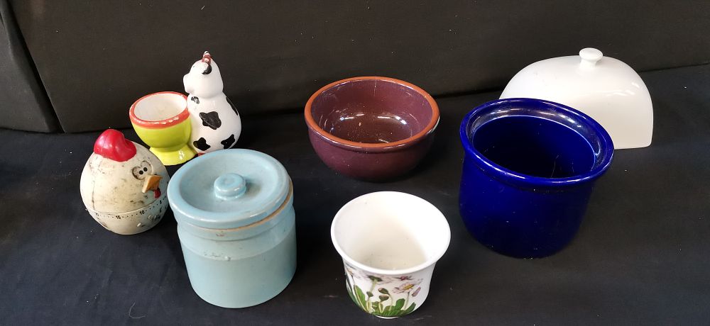 Lot 468: A Collection of Miscellaneous Ceramic Kitchenware and Decorative Items
