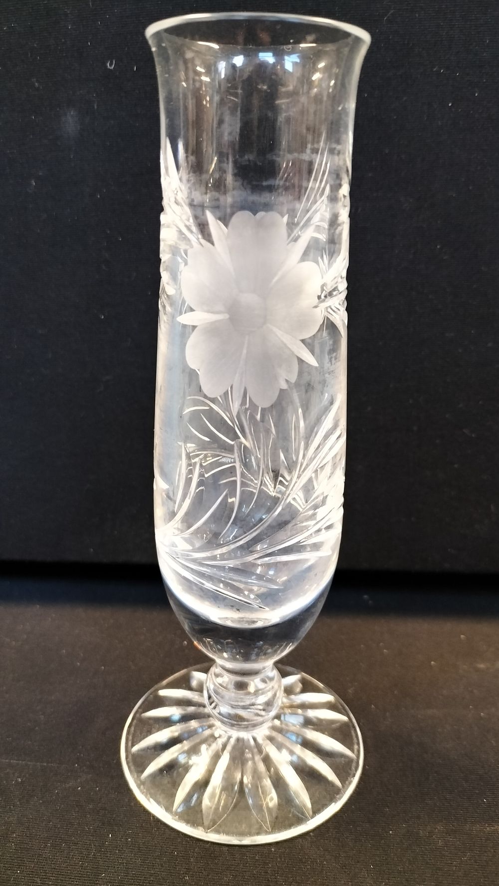Lot 488: Etched Clear Glass Floral Bud Vase with Starburst Base