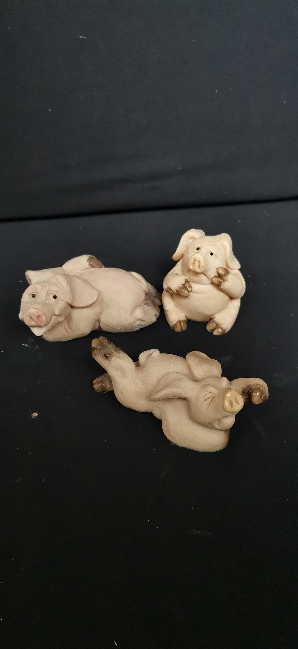 Lot 529: Several Light Tan Pig Figurines
