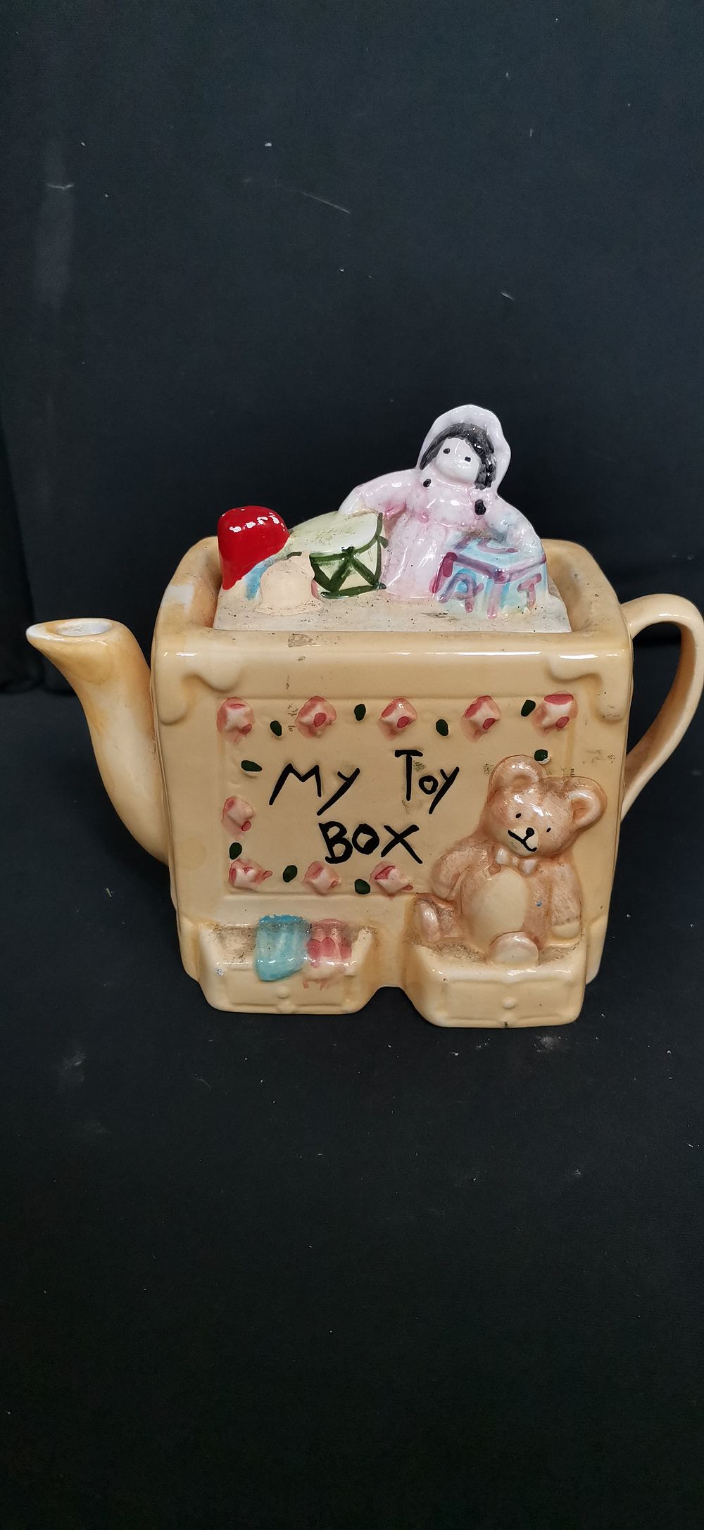 Lot 540: Paul Cardew attributed MY Toy Box novelty ceramic teapot